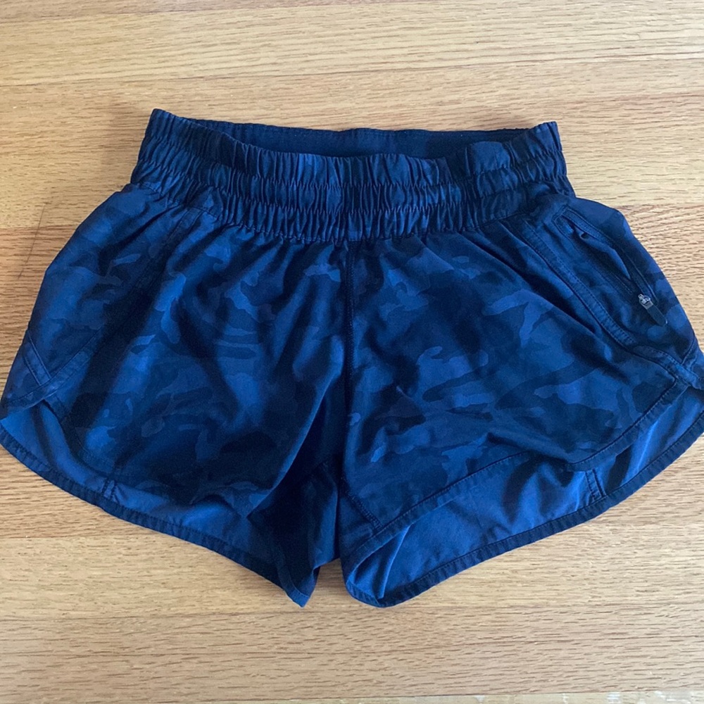 Lululemon camo hotty hot short 4 in